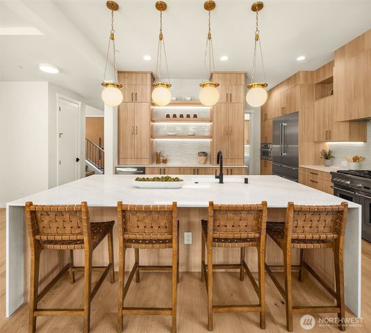 10217 NE 24th Street, Bellevue, WA 98004