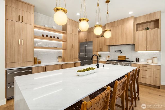 10217 NE 24th Street, Bellevue, WA 98004