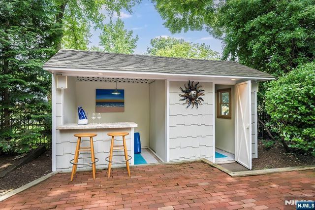 65 Plymouth Road, Glen Rock, NJ 07452