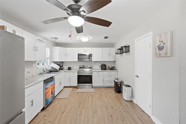 700 Butler Drive, Cleveland, TX 77328