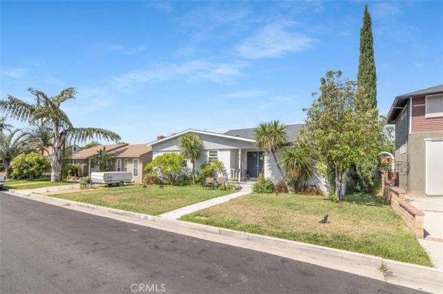 429 S Colfax, La Habra, CA 90631