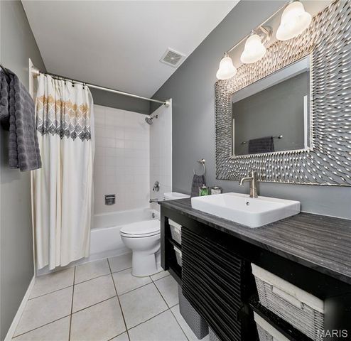 11087 Gravois Road 302, St Louis, MO 63126