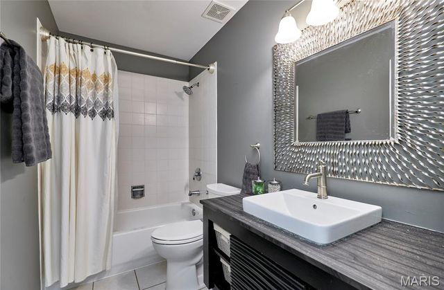 11087 Gravois Road 302, St Louis, MO 63126