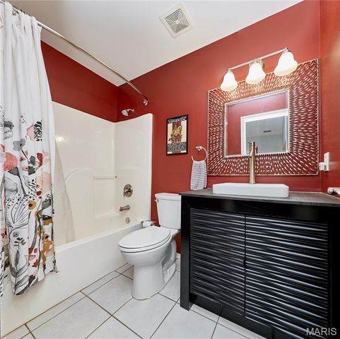 11087 Gravois Road 302, St Louis, MO 63126