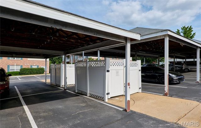 11087 Gravois Road 302, St Louis, MO 63126
