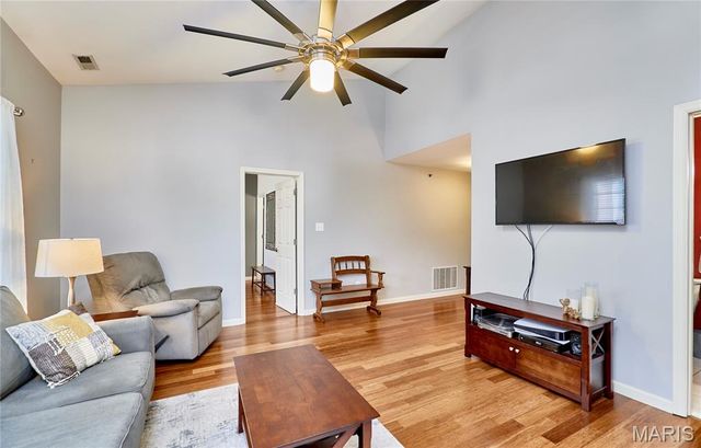 11087 Gravois Road 302, St Louis, MO 63126