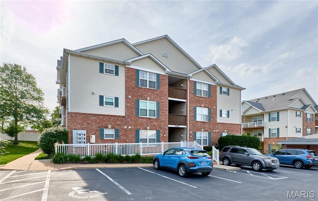 11087 Gravois Road 302, St Louis, MO 63126