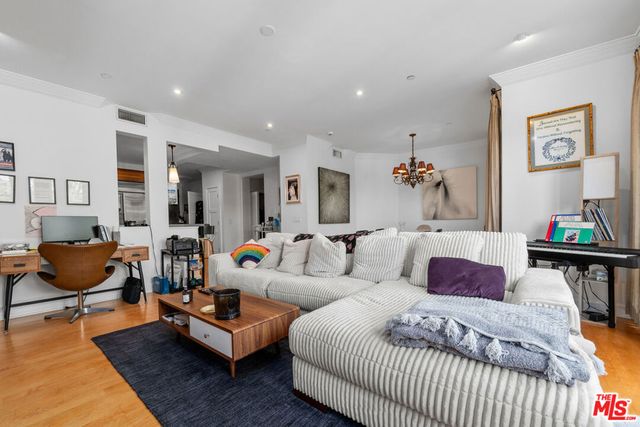 411 N Oakhurst Drive 305, Beverly Hills, CA 90210