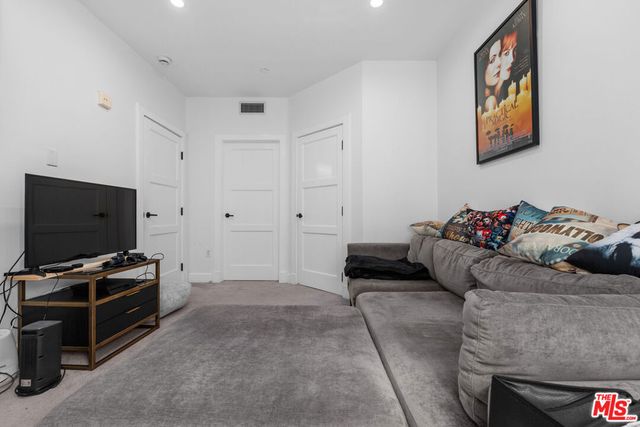 411 N Oakhurst Drive 305, Beverly Hills, CA 90210