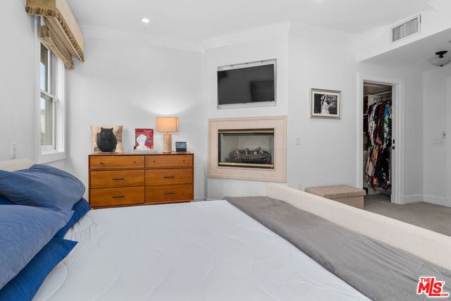 411 N Oakhurst Drive 305, Beverly Hills, CA 90210