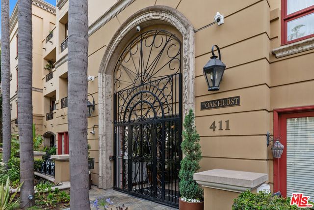 411 N Oakhurst Drive 305, Beverly Hills, CA 90210