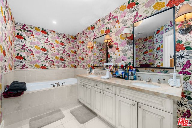 411 N Oakhurst Drive 305, Beverly Hills, CA 90210