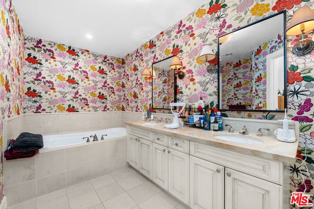 411 N Oakhurst Drive 305, Beverly Hills, CA 90210
