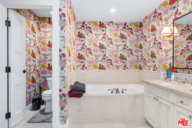 411 N Oakhurst Drive 305, Beverly Hills, CA 90210