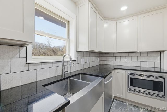 725 N 260 Road, Mounds, OK 74047