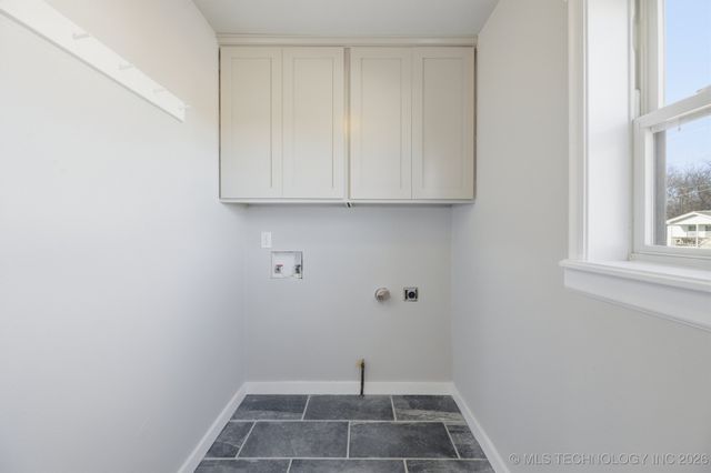 725 N 260 Road, Mounds, OK 74047