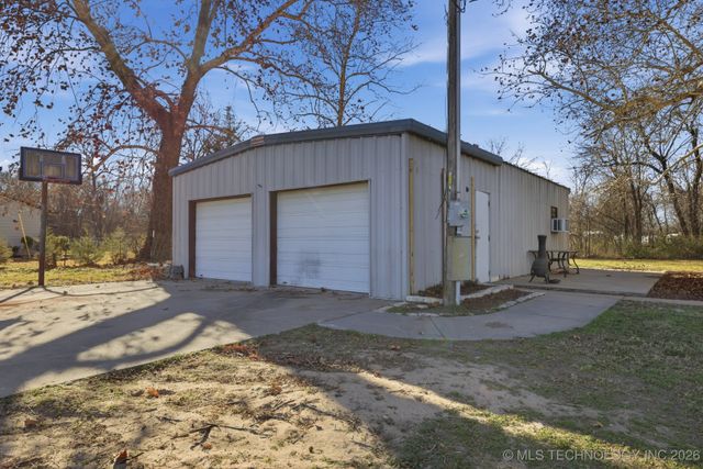 725 N 260 Road, Mounds, OK 74047