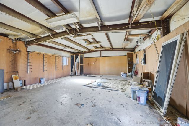 725 N 260 Road, Mounds, OK 74047