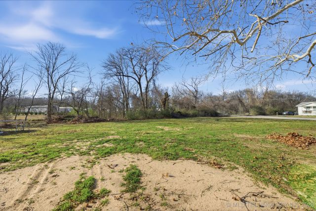 725 N 260 Road, Mounds, OK 74047