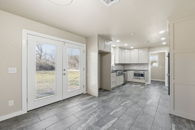 725 N 260 Road, Mounds, OK 74047