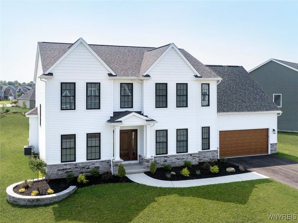 18 Fieldstream Lane, Lancaster, NY 14086