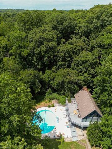 1921 Chateau Ridge, Winston-salem, NC 27103