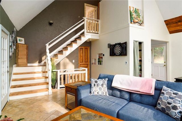 1921 Chateau Ridge, Winston-salem, NC 27103