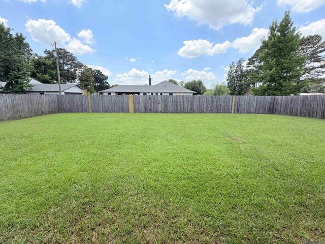 14521 Stonegate Manor Dr, Gonzales, LA 70737