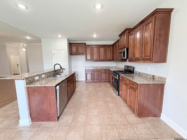 14521 Stonegate Manor Dr, Gonzales, LA 70737