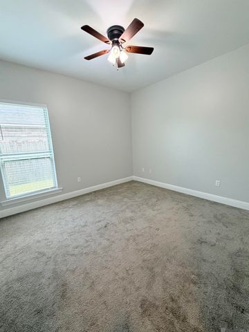 14521 Stonegate Manor Dr, Gonzales, LA 70737