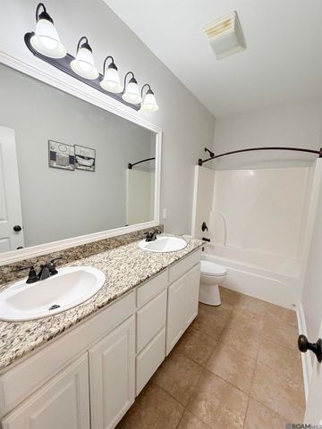 14521 Stonegate Manor Dr, Gonzales, LA 70737