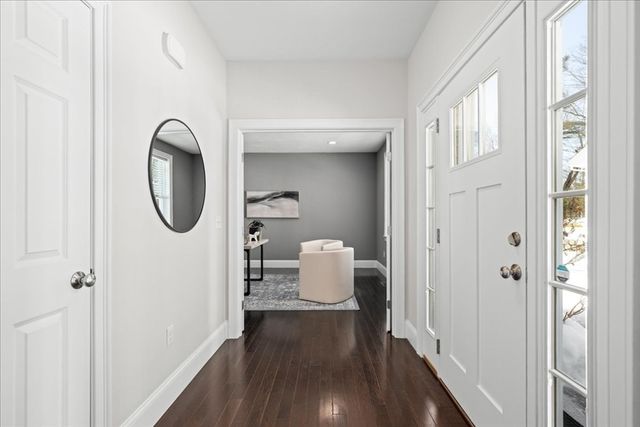 5 N. Pond Way 28, Hopkinton, MA 01748