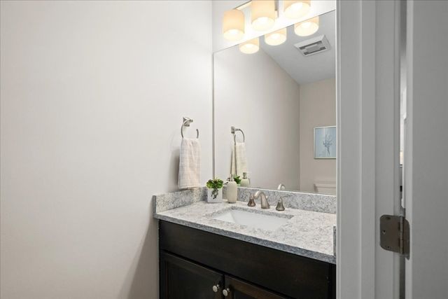 5 N. Pond Way 28, Hopkinton, MA 01748