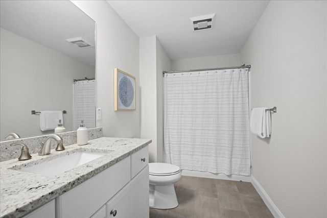 5 N. Pond Way 28, Hopkinton, MA 01748