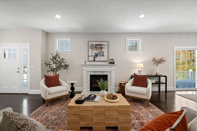 5 N. Pond Way 28, Hopkinton, MA 01748