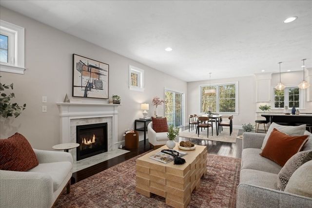 5 N. Pond Way 28, Hopkinton, MA 01748