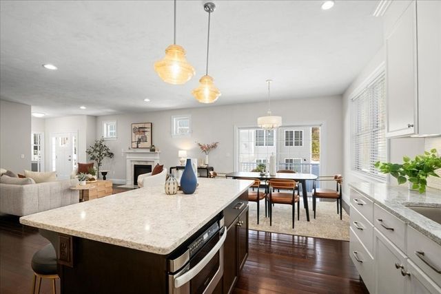 5 N. Pond Way 28, Hopkinton, MA 01748