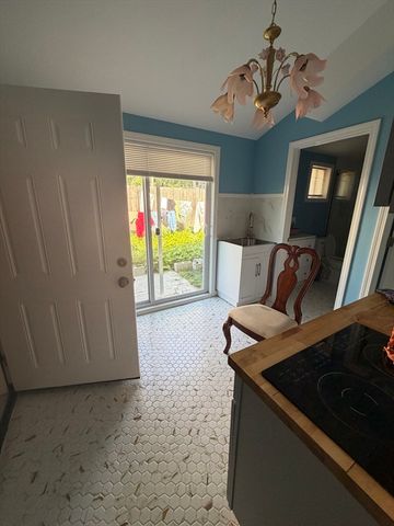 25 Ruth Rd C, Brockton, MA 02302