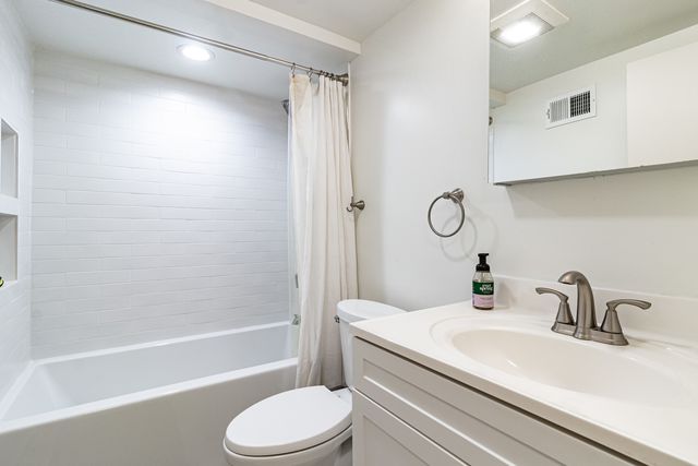 13200 W Heiden Circle 2111, Lake Bluff, IL 60044