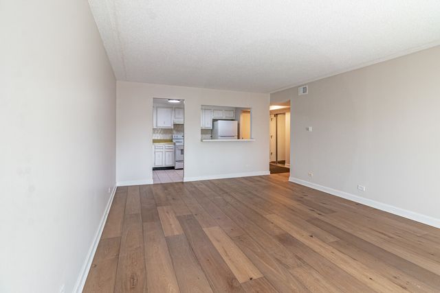 13200 W Heiden Circle 2111, Lake Bluff, IL 60044