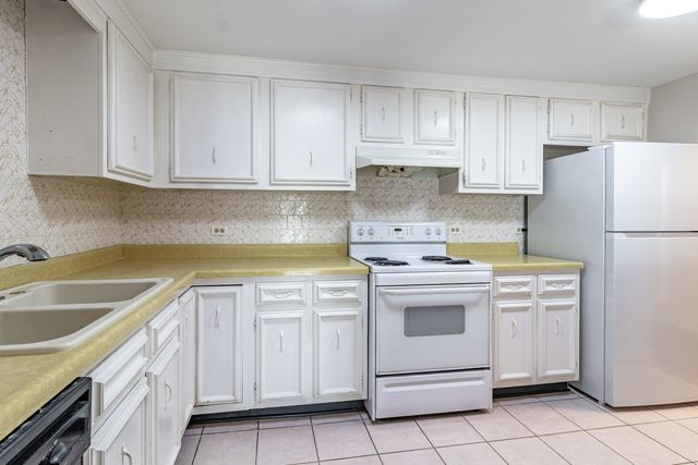 13200 W Heiden Circle 2111, Lake Bluff, IL 60044