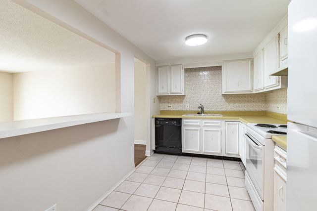 13200 W Heiden Circle 2111, Lake Bluff, IL 60044