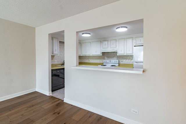 13200 W Heiden Circle 2111, Lake Bluff, IL 60044