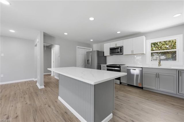 3 Beechwood RD, Hampton, VA 23666
