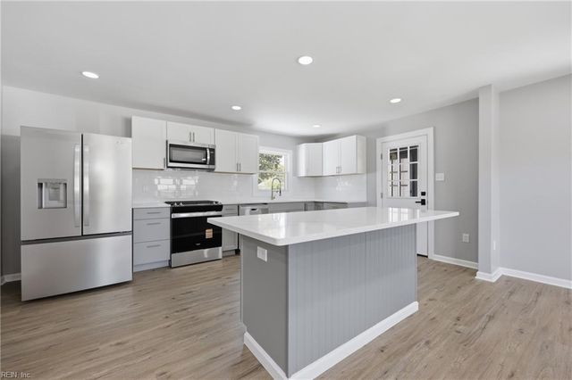 3 Beechwood RD, Hampton, VA 23666