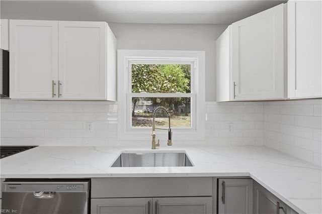 3 Beechwood RD, Hampton, VA 23666