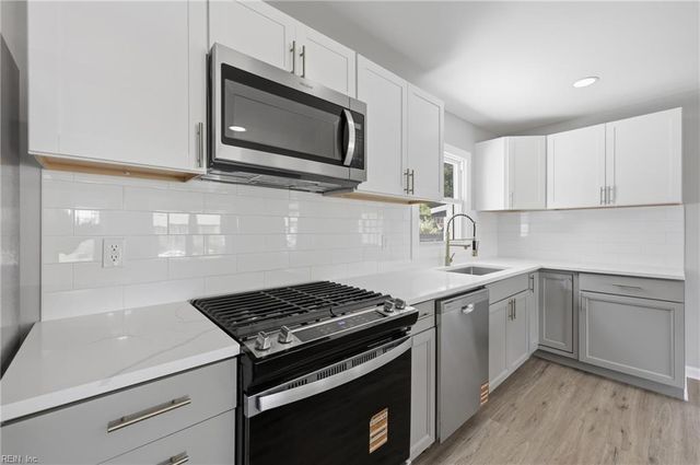 3 Beechwood RD, Hampton, VA 23666