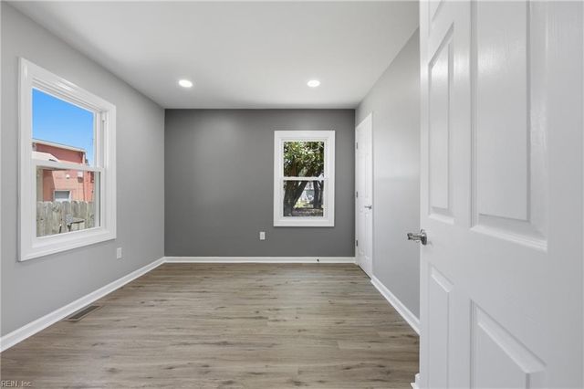 3 Beechwood RD, Hampton, VA 23666