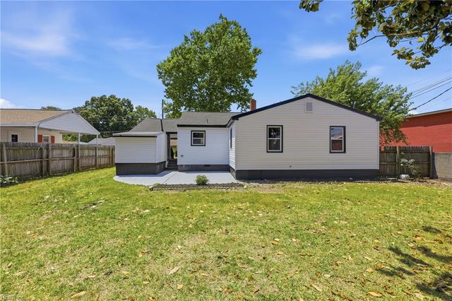 3 Beechwood RD, Hampton, VA 23666