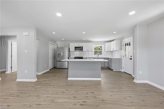 3 Beechwood RD, Hampton, VA 23666